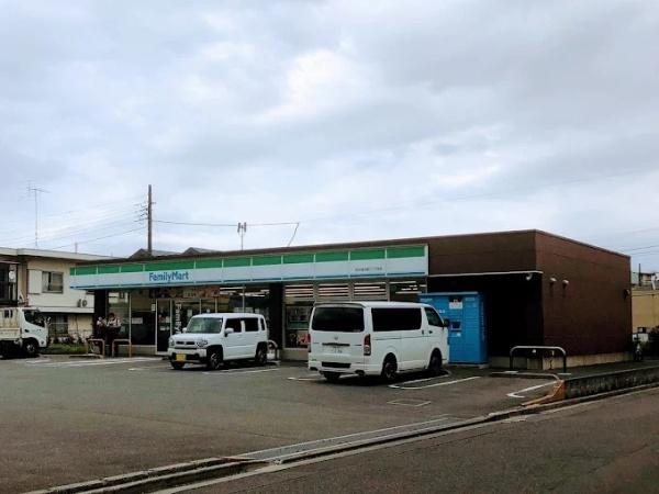パルコーポ梓(ファミリーマート所沢宮本町二丁目店)