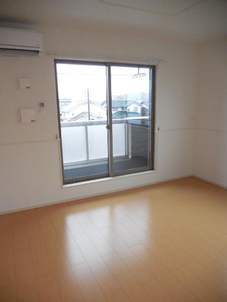 米子市旗ヶ崎6丁目のアパート(リビング)