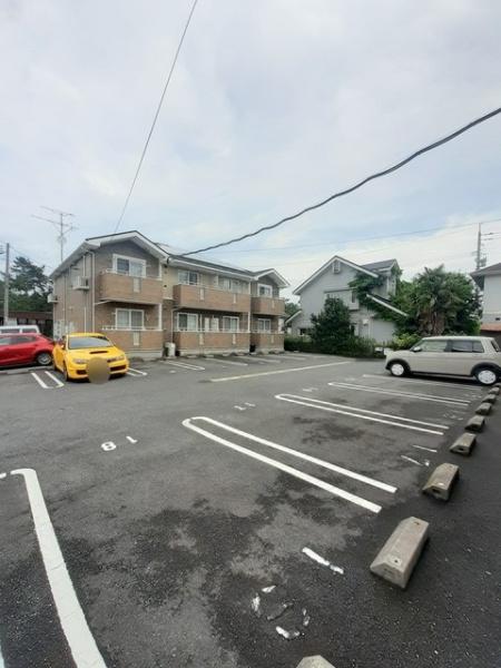 メディオ・コルソB(駐車場)