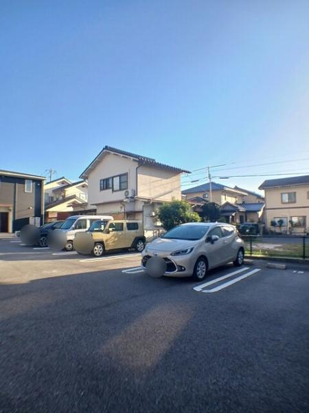 ニシキレーベン2(駐車場)