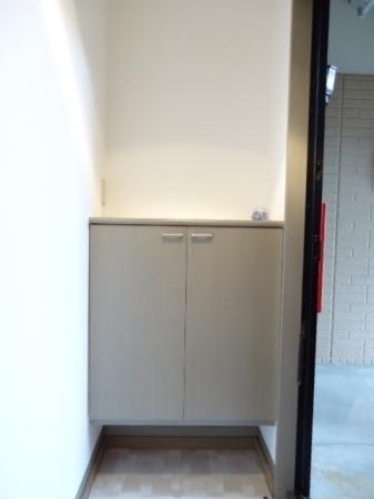 グランドール三柳 2(玄関)