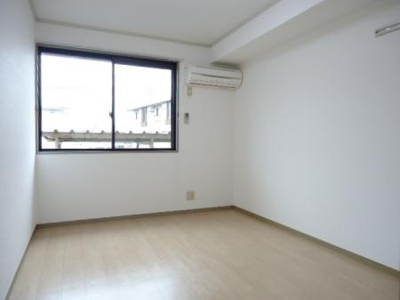 グランドール三柳 2(洋室)