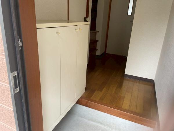 アピネス A(玄関)