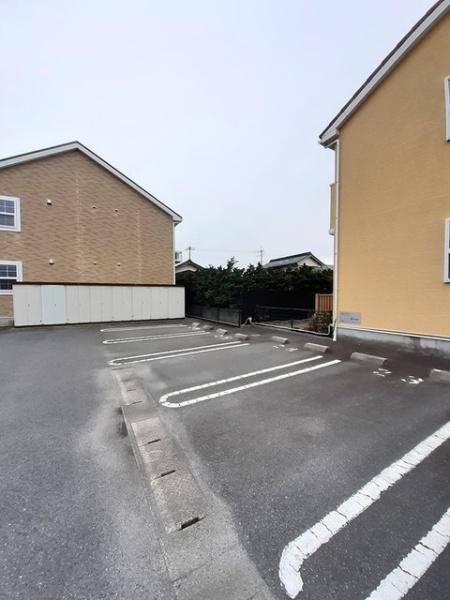 ソル デル フリオ B(駐車場)