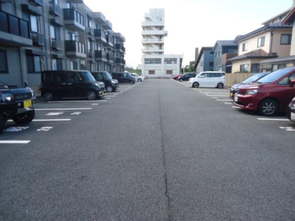 マンマミーヤ B棟(駐車場)