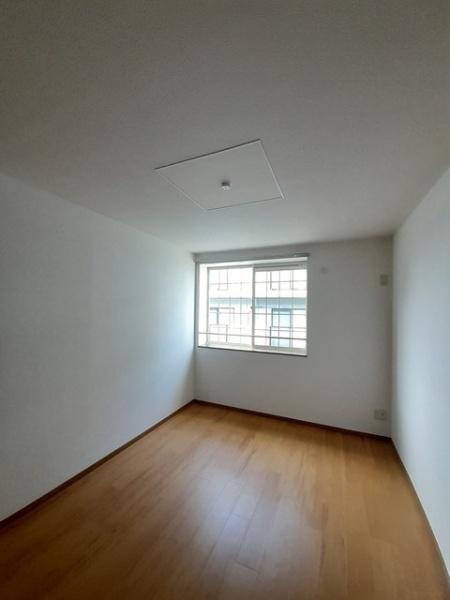 ソレアード・プラーサA(洋室)