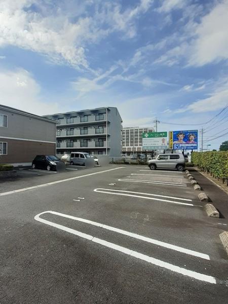 ソレアード・プラーサA(駐車場)