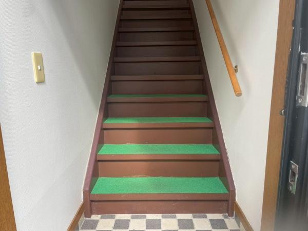 ラ・メゾン・スカイ・ウエスト A棟(玄関)