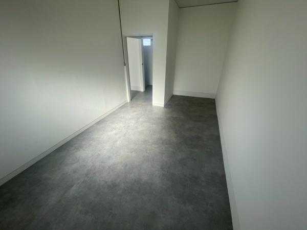 博労町テナントビル３階