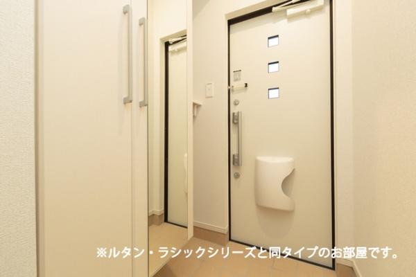 カーサ ルセスB(玄関)