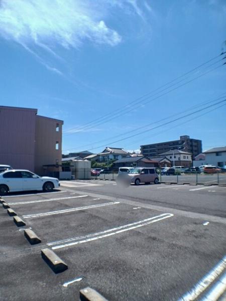 ピュアセルト森尾(駐車場)