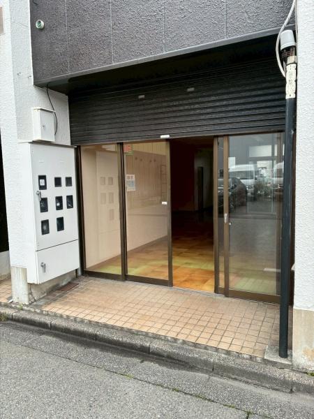 万能町(伊田ビル)(1F)