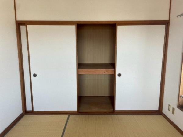 米原アートスカイハイツ(収納)