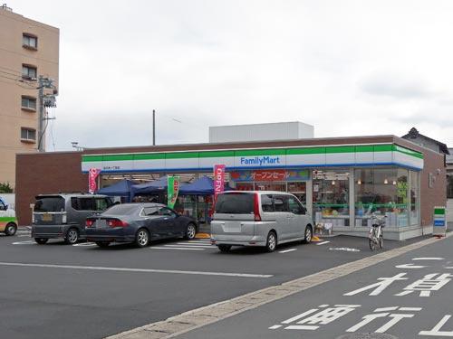 松江市浜乃木１丁目のアパート(ファミリーマート浜乃木一丁目店)