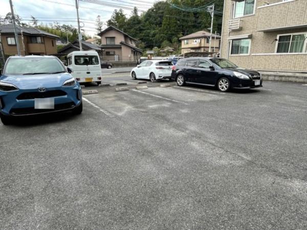松江市菅田町のアパート(駐車場)