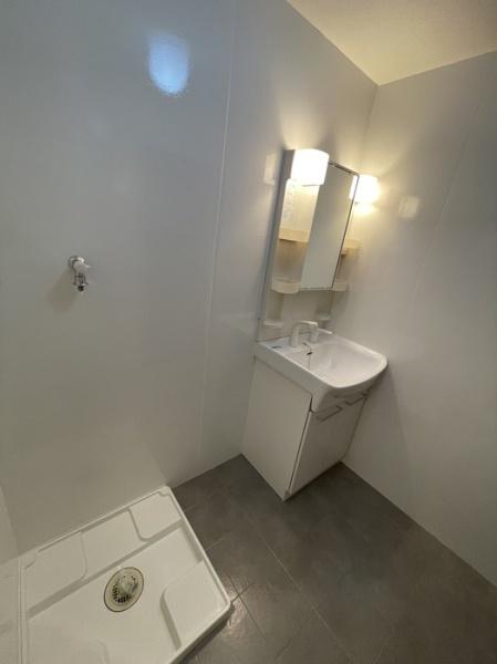 松江市菅田町のアパート(洗面台・洗面所)