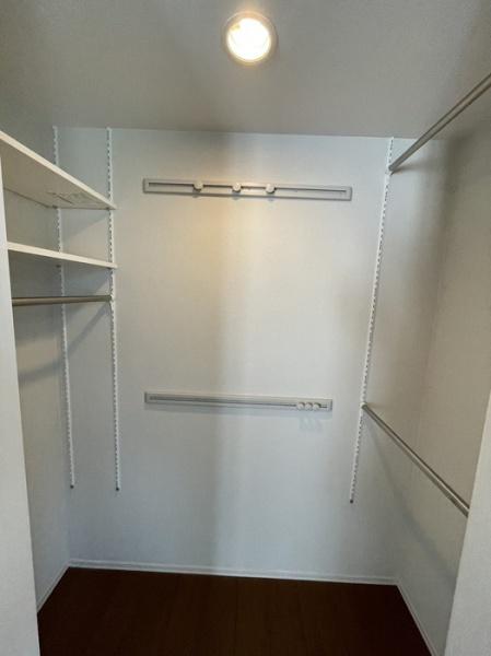 松江市春日町のアパート(収納)