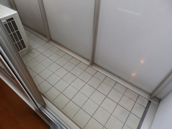 松江市春日町のアパート(バルコニー)