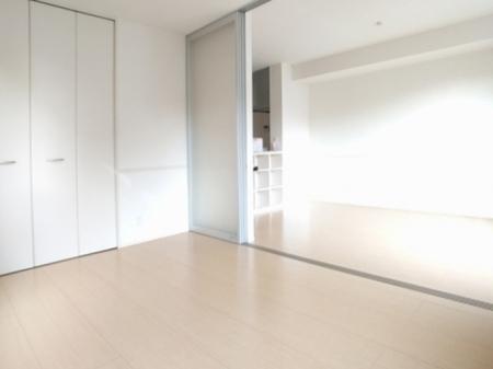 安来市新十神町のアパート