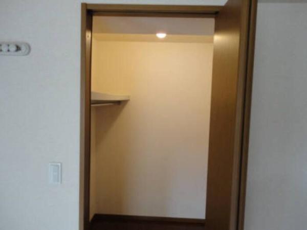 松江市東出雲町錦新町３丁目のアパート