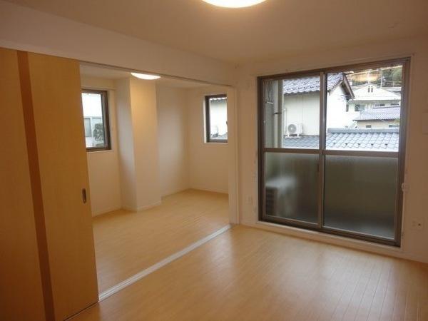 松江市西津田３丁目のマンション