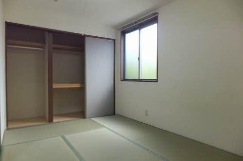 松江市春日町のアパート