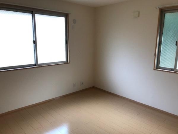 松江市春日町のアパート