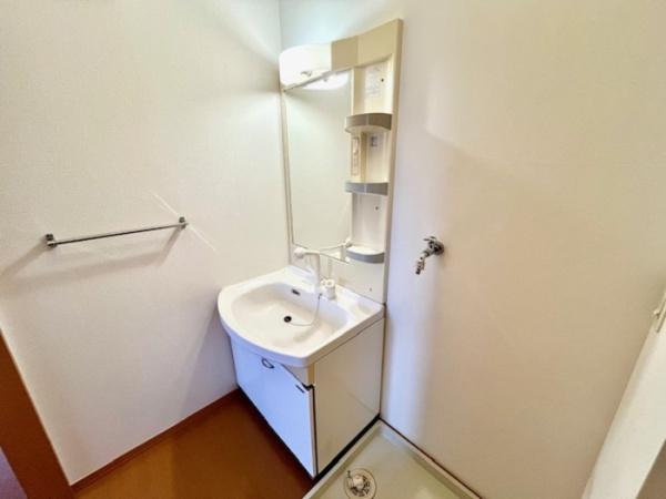 松江市東出雲町錦新町１丁目のアパート