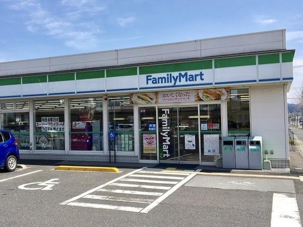 オークウッド桂(ファミリーマート鳥取鉄工センター店)