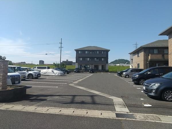 リビングタウン吉成　A棟