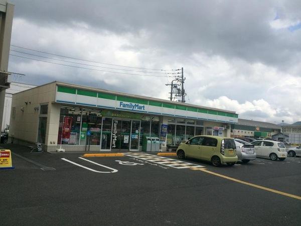 鳥取市商栄町のアパート(ファミリーマート鳥取商栄町店)