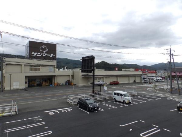 J-SKYM　A棟(サンマート岩美店)