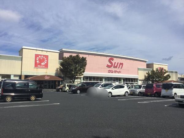 レオパレスリバーサイド(サンマート湖山店)