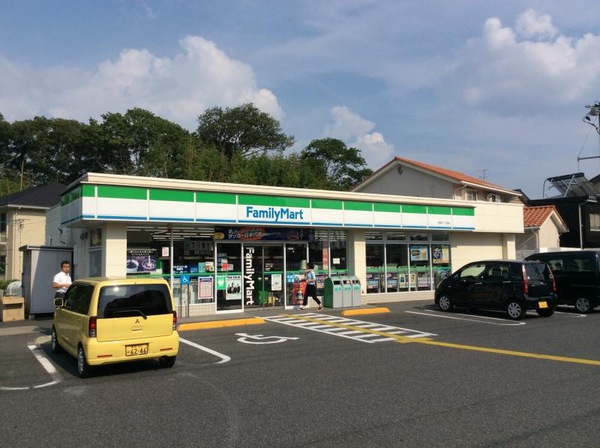 サザンメトロ233(ファミリーマート吉成一丁目店)