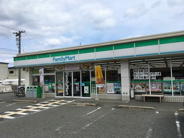 フォーサイトウエストB棟(ファミリーマート鳥取湖山西店)