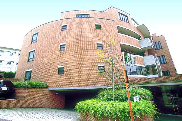 渋谷区神宮前３丁目のマンション