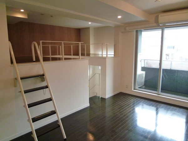 中央区新川２丁目のマンション