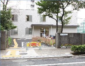 港区南青山7丁目のマンション(港区立西麻布保育園)