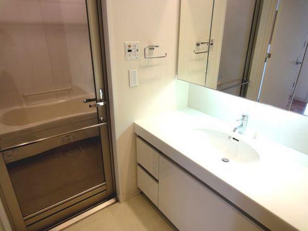 港区西麻布４丁目のマンション