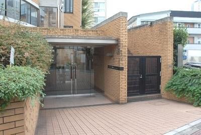 渋谷区神宮前３丁目のマンション