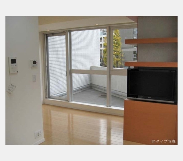 港区三田５丁目のマンション