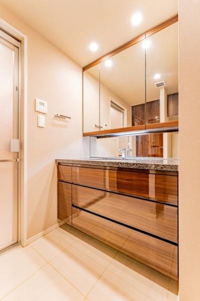 中央区銀座３丁目のマンション
