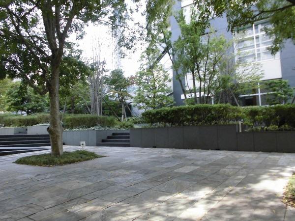新宿区市谷本村町のマンション