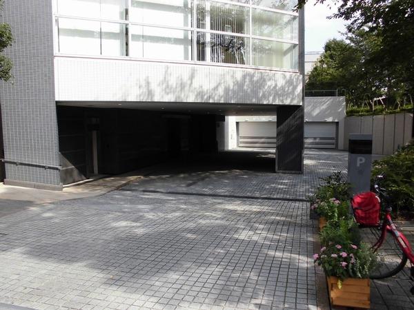 新宿区市谷本村町のマンション