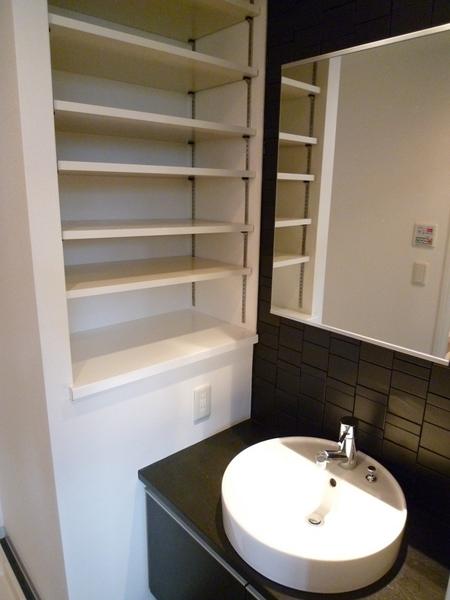 中央区新川２丁目のマンション