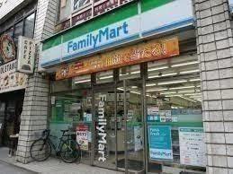 新宿区新宿2丁目のマンション(ファミリーマート新宿通り店)