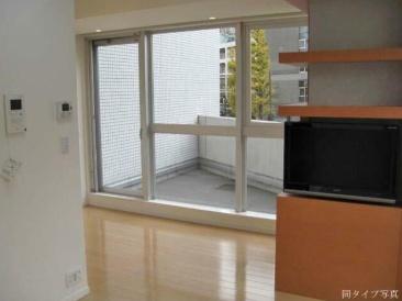 港区三田５丁目のマンション