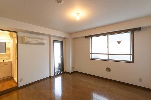 千代田区神田多町２丁目のマンション