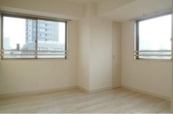 中央区新川２丁目のマンション