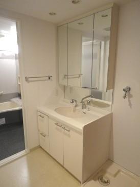 中央区新川２丁目のマンション